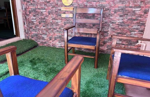 Bengaluru Apartment | Spacious 4-bedroom Backpackers Hostel in enchanting Bengaluru with WiFi.