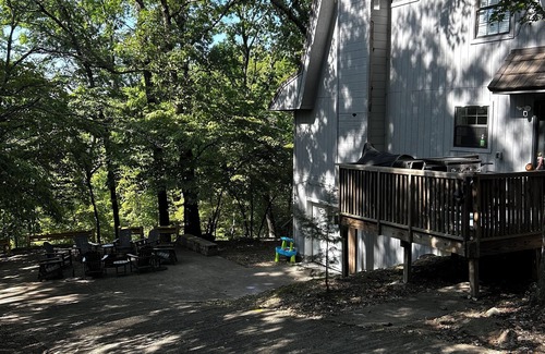 Park Hill Cabin | Spacious 4-Bedroom Cabin Near Lake Tenkiller – Sleeps 17
