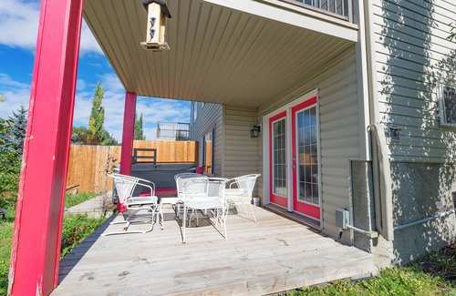 Cochrane House | Spacious 4 Bedroom for Family Trip & Hot tub