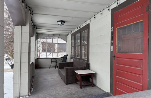 Des Moines House | Spacious 4-bedroom house central to Des Moines near Drake Univ. Fenced yard