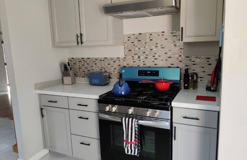 East Richmond Heights House | Spacious 4-bedroom house with AC, in El Cerrito CA with views of Mt. Tamalpais,