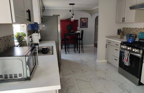 East Richmond Heights House | Spacious 4-bedroom house with AC, in El Cerrito CA with views of Mt. Tamalpais,