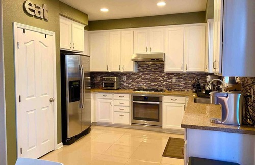 Natomas Creek House | Spacious 4-bedroom house in Sacramento Near Downtown and Airport