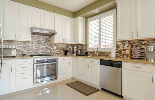Natomas Creek House | Spacious 4-bedroom house in Sacramento Near Downtown and Airport