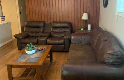 Stillwater House | Spacious 4-bedroom house in amazing Stillwater with WiFi, AC