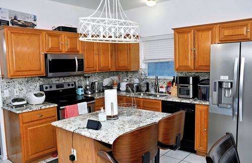 Southeast Arlington House | Spacious 4-bedroom house with AC, Wi-Fi superb in the Heart of Arlington, TX!
