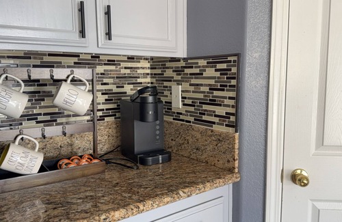 Hood House | Spacious 4-bedroom house in brilliant Elk Grove with AC, WiFi