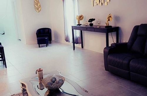 Kissimmee House | Spacious 4-bedroom house in wonderful Kissimmee with AC, WiFi 25 min to Disney