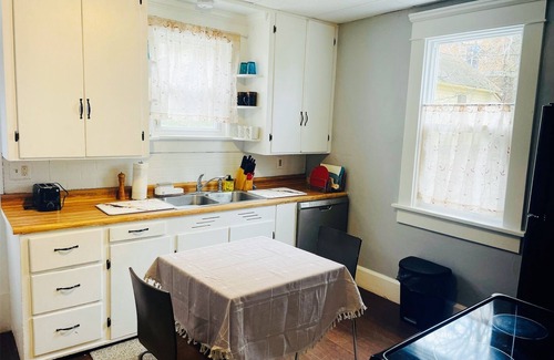 Mansfield House | Spacious 4-bedroom house with AC, WiFi in Mansfield