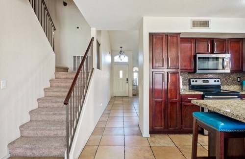 Avondale House | Spacious 4 bedroom home with pool