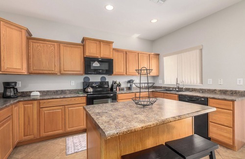 Royal Ranch House | Spacious 4 Bedroom Home with Pool/Game room