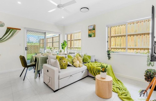 Deebing Heights House | Spacious 4-Bedroom Home in Deebing Heights