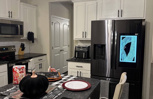 Sanford House | Spacious 4-bedroom home centrally located near Raleigh-Durham and Fayetteville