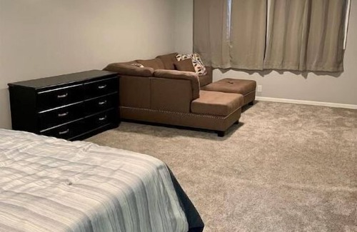 Omaha House | Spacious 4 bedroom home with vaulted ceiling!