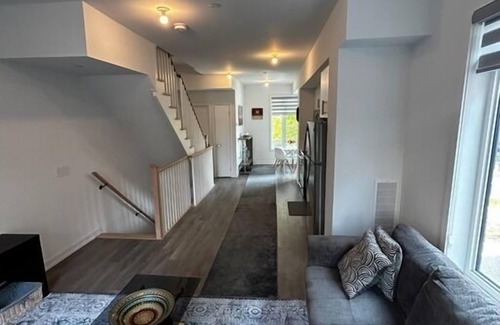 Victoria Village House | Spacious 4-bedroom house in Toronto - 15 minutes from downtown