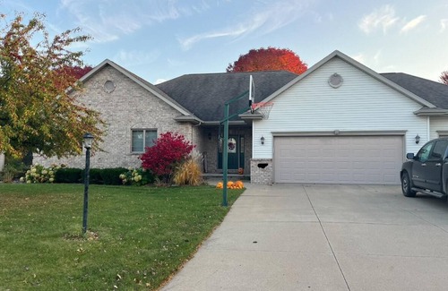 Village of Harrison House | Spacious 4-bedroom house. 23 miles to Lambeau Field and 21 miles to EAA Oshkosh