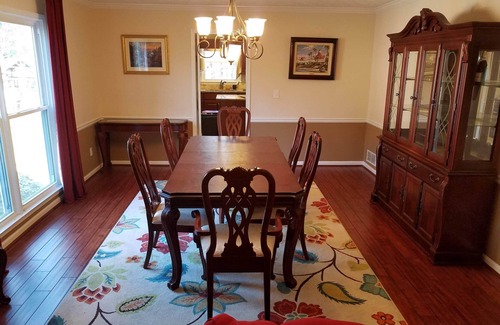 Dunwoody House | Spacious 4 -bedroom house in welcoming Dunwoody, large back yard. Close to MARTA
