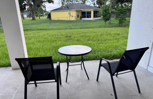 Palm Bay House | Spacious 4-bedroom house in Palm Bay, king tempur pedic bed, theatre sets big TV
