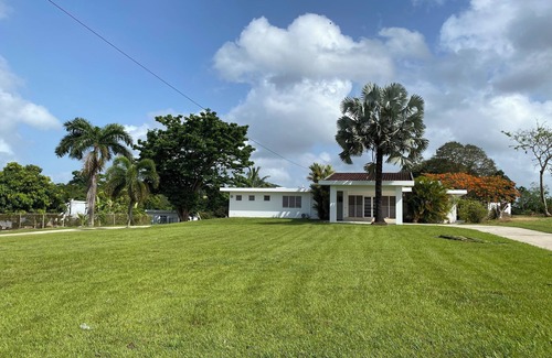 Morovis House | Spacious 4-bedroom house in tranquil Morovis with WiFi, Cable TV, AC rooms.