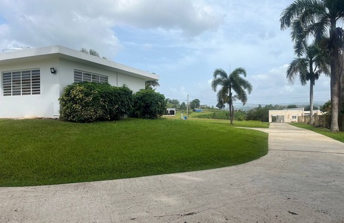 Morovis House | Spacious 4-bedroom house in tranquil Morovis with WiFi, Cable TV, AC rooms.