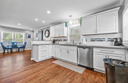 Belvedere Park House | Spacious 4-bedroom house with WiFi, AC in delightful Atlanta