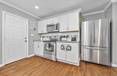 Belvedere Park House | Spacious 4-bedroom house with WiFi, AC in delightful Atlanta