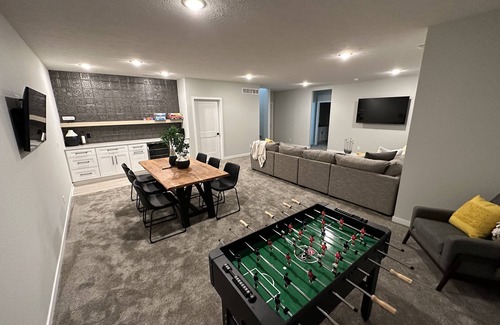 Elkhorn House | Spacious 4-Bedroom House with 3 Bathrooms in West Omaha.