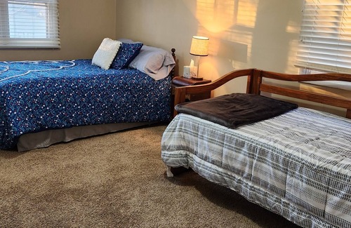 Kearney House | Spacious 4-bedroom house close to the university