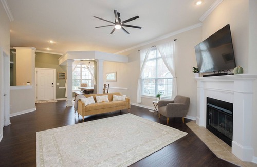 Portage House | Spacious 4 Bedroom House with Hot Tub in Portage