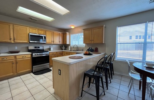 Tomball House | Spacious 4-bedroom house in charming Tomball with lots of space, and fast WiFi