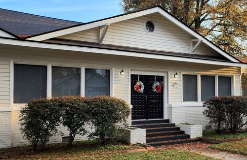 Monroe House | Spacious 4-bedroom house in the heart of the Garden District with ample parking.