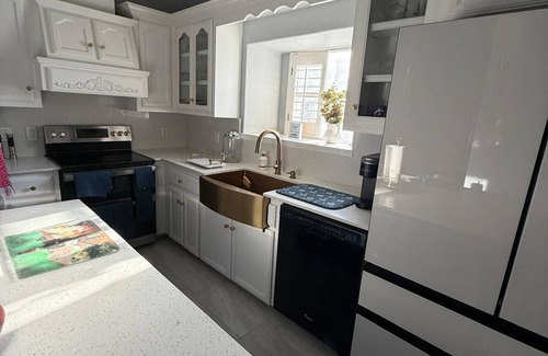 Edinburg House | Spacious 4-Bedroom Luxurious House in Edinburg with Full Amenities