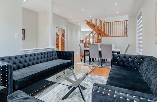 Caledon House | Spacious 4-Bedroom Retreat in Brampton
