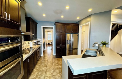 Brampton Apartment | Spacious 4-Bedroom Retreat