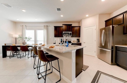 Temple House | Spacious 4-Bedroom Retreat in East Temple