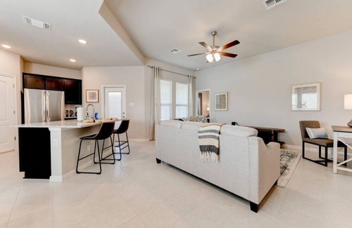 Temple House | Spacious 4-Bedroom Retreat in East Temple