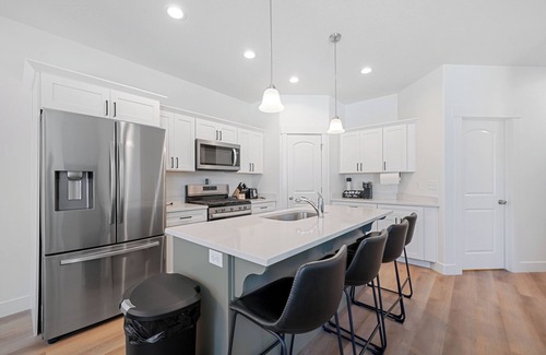 Lehi House | Spacious 4-bedroom townhome in delightful Lehi with clubhouse access, fitness rm