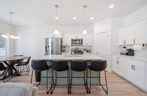 Lehi House | Spacious 4-bedroom townhome in delightful Lehi with clubhouse access, fitness rm