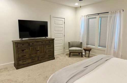Cary Woods House | Spacious 4-bedroom townhome near campus