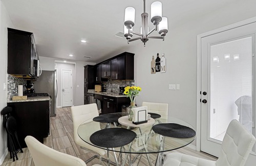 Biggs Field House | Spacious 4-Bedroom Haven/Ideal for Extended Stay