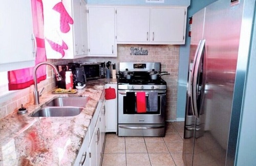 Kansas City House | "Spacious 4-Bedroom Oasis, sleeps 11—Perfect VRBO Getaway Awaits! Book Today!"