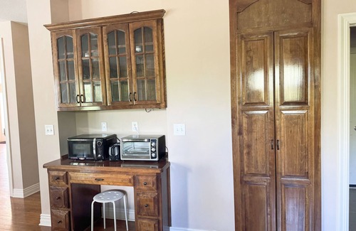 Lee's Summit House | Spacious 4-bedroom house with WiFi and AC in fabulous Lee's Summit