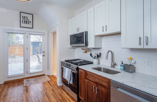 Bryn Mawr House | Spacious 4-bedroom 2-bathroom house in charming Minneapolis neighborhood