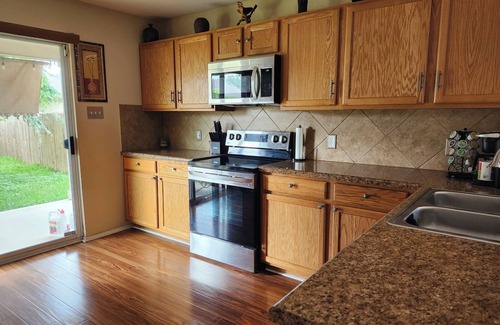 Manor House | Spacious 4-bedroom house with WiFi, AC and Heat, in welcoming Pflugerville.