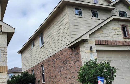 Manor House | Spacious 4-bedroom house with WiFi, AC and Heat, in welcoming Pflugerville.