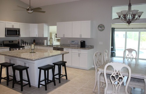 Broadmoor House | SPACIOUS 4 BEDROOMED HOME