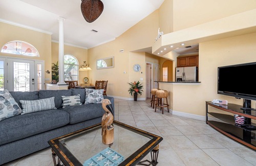Pinehurst House | Spacious 4-bedroom house with turquoise Pool and Spa on the water