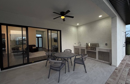 Oakland Hills House | Spacious 4-bedroom house with pool in peaceful Rotonda West near the beach.