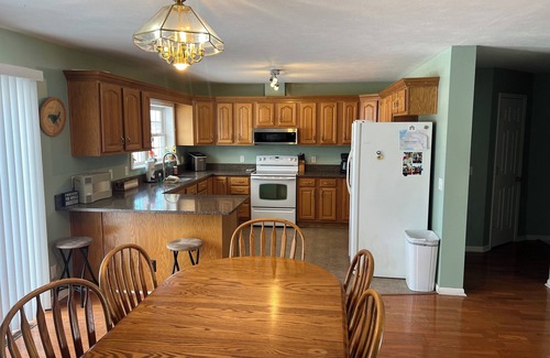 Ponshewaing House | Spacious 4-Bedroom Waterfront Home with Private Dock – Perfect for Families!