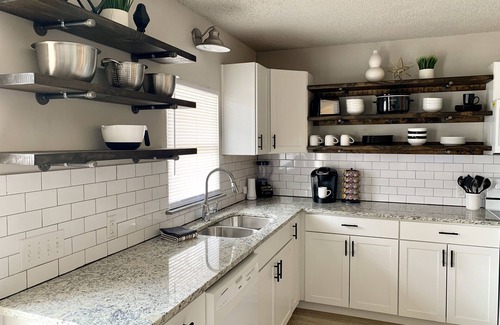 Lackland Terrace House | Spacious 4 Bedrooms-Family, Attractions, Lackland